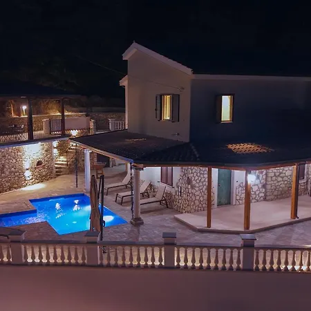 Mariluna Luxury 아파트