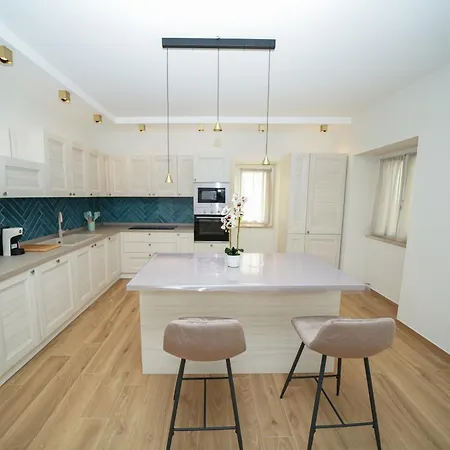 Mariluna Luxury 아파트