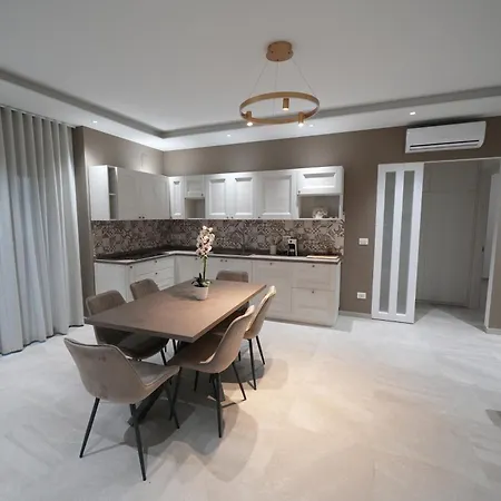 Mariluna Luxury 아파트